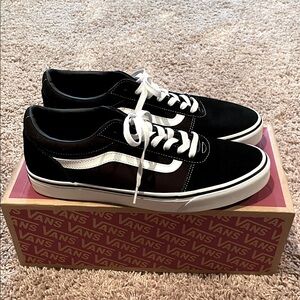 NWT Vans Men's Classic Ward Black and White Sneakers size 11.5